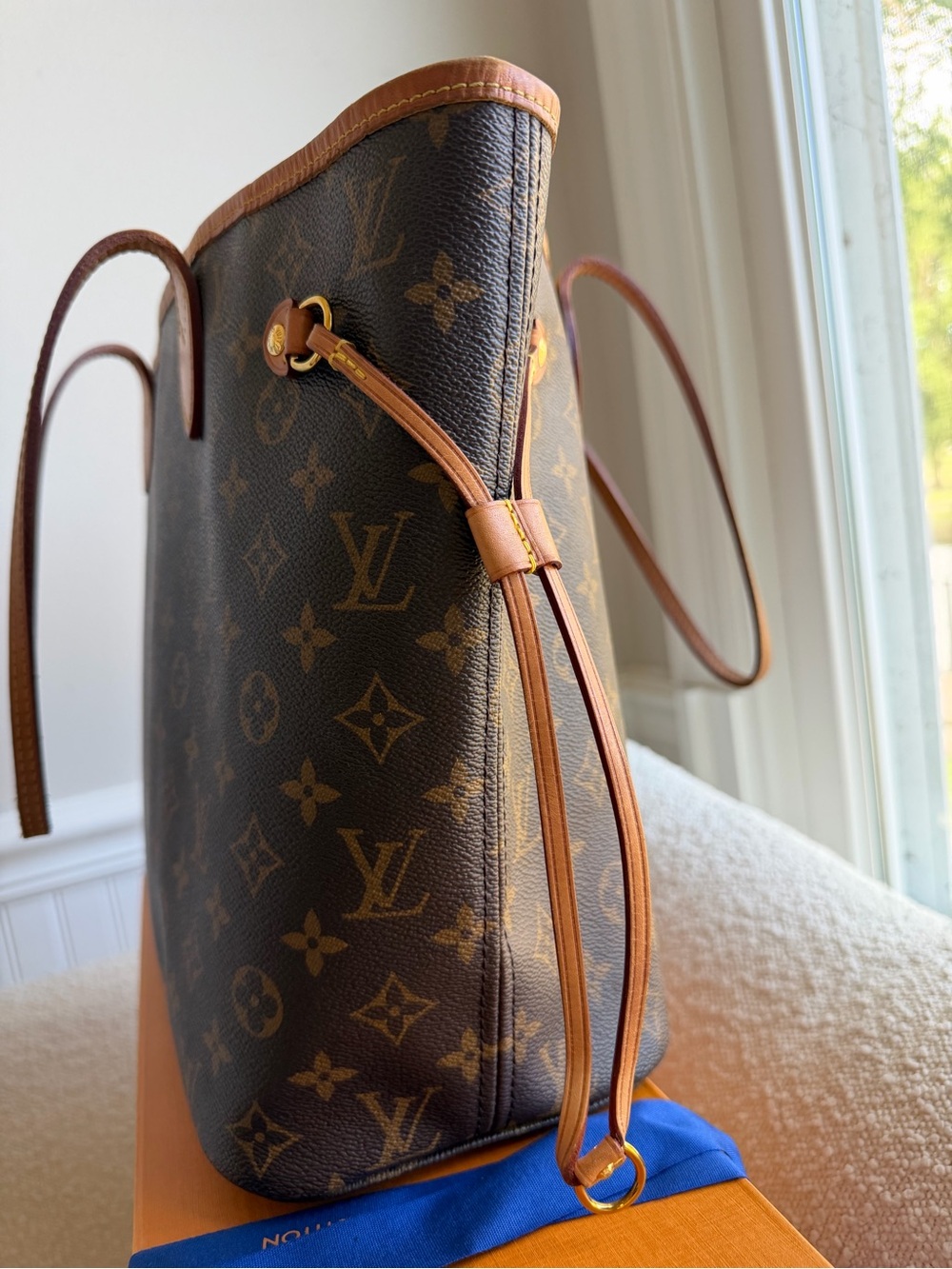 Authentic Louis Vuitton Neverfull MM Monogram Tote - Picture 4 of 14